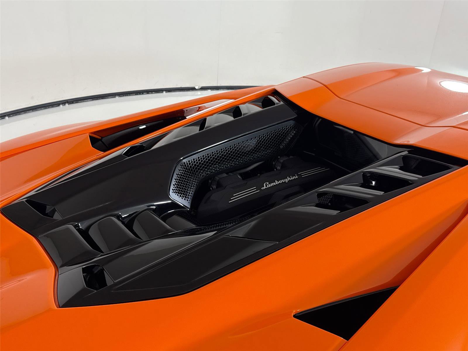 Used 2024 Lamborghini Revuelto image 39