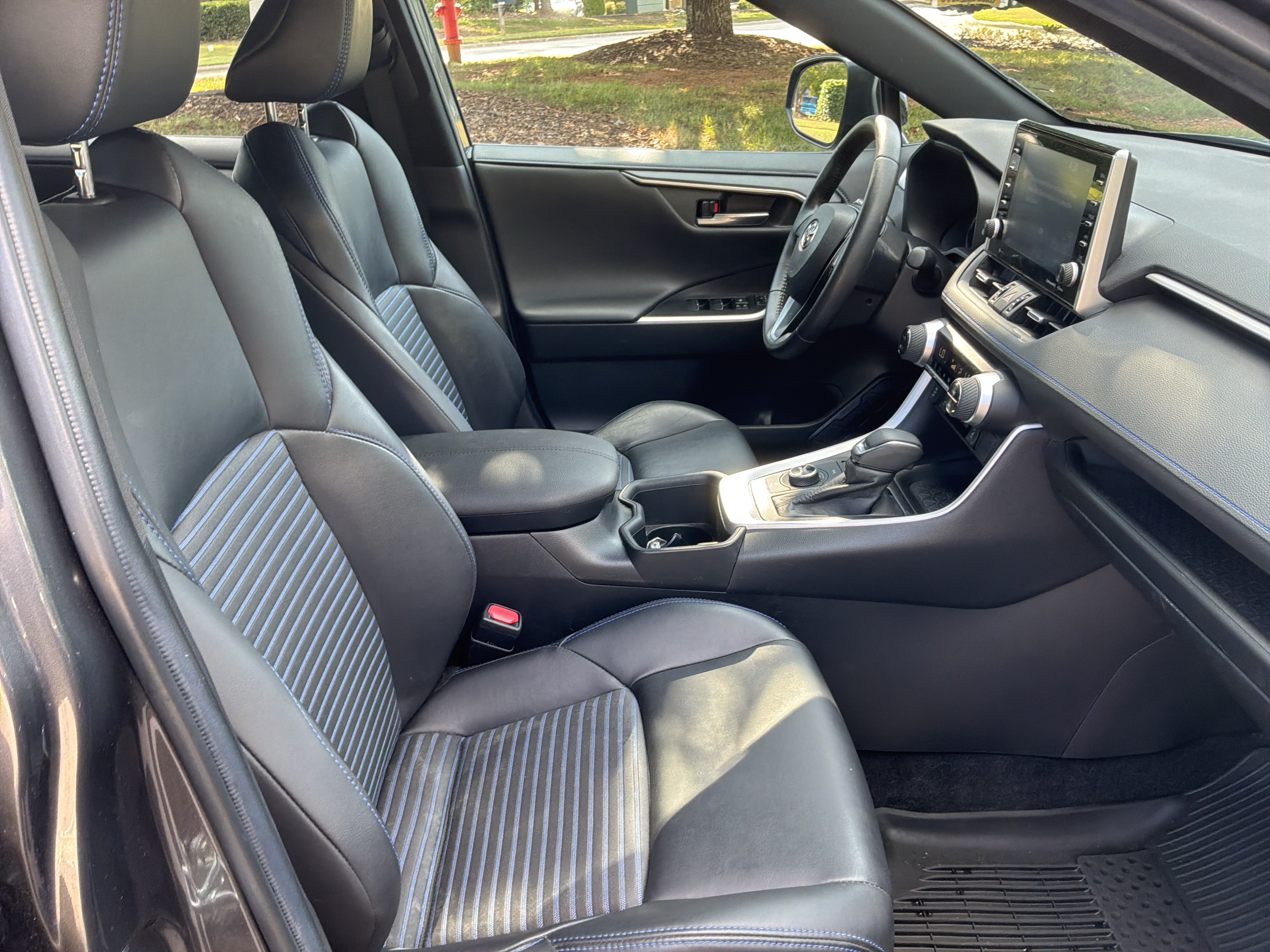 Used 2022 Toyota RAV4 XSE AWD/4WD image 33