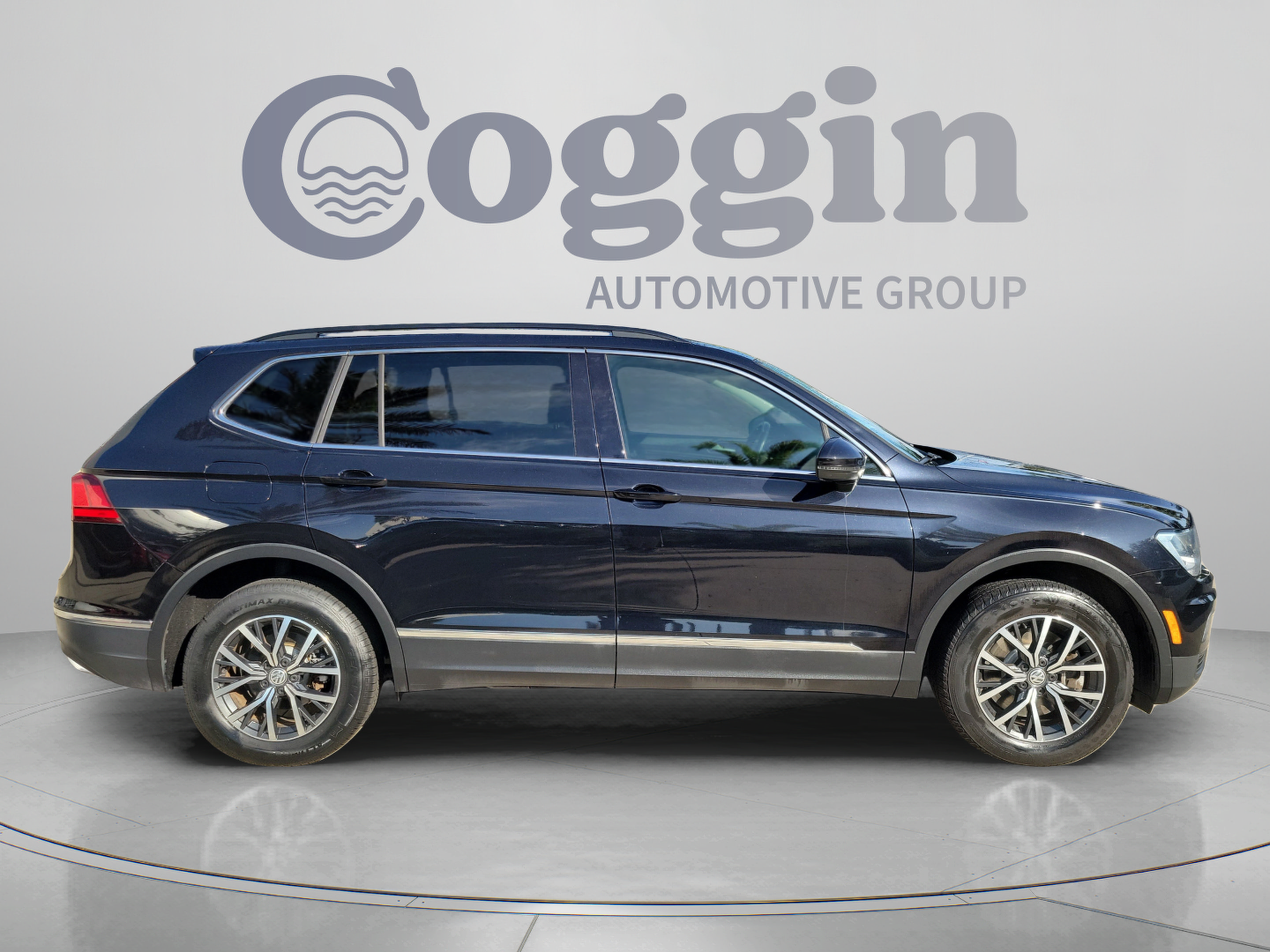 Used 2018 Volkswagen Tiguan SE w/ Panoramic Sunroof Package FWD image 5