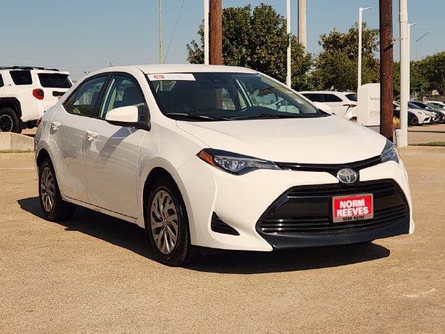 Used 2018 Toyota Corolla LE FWD image 2