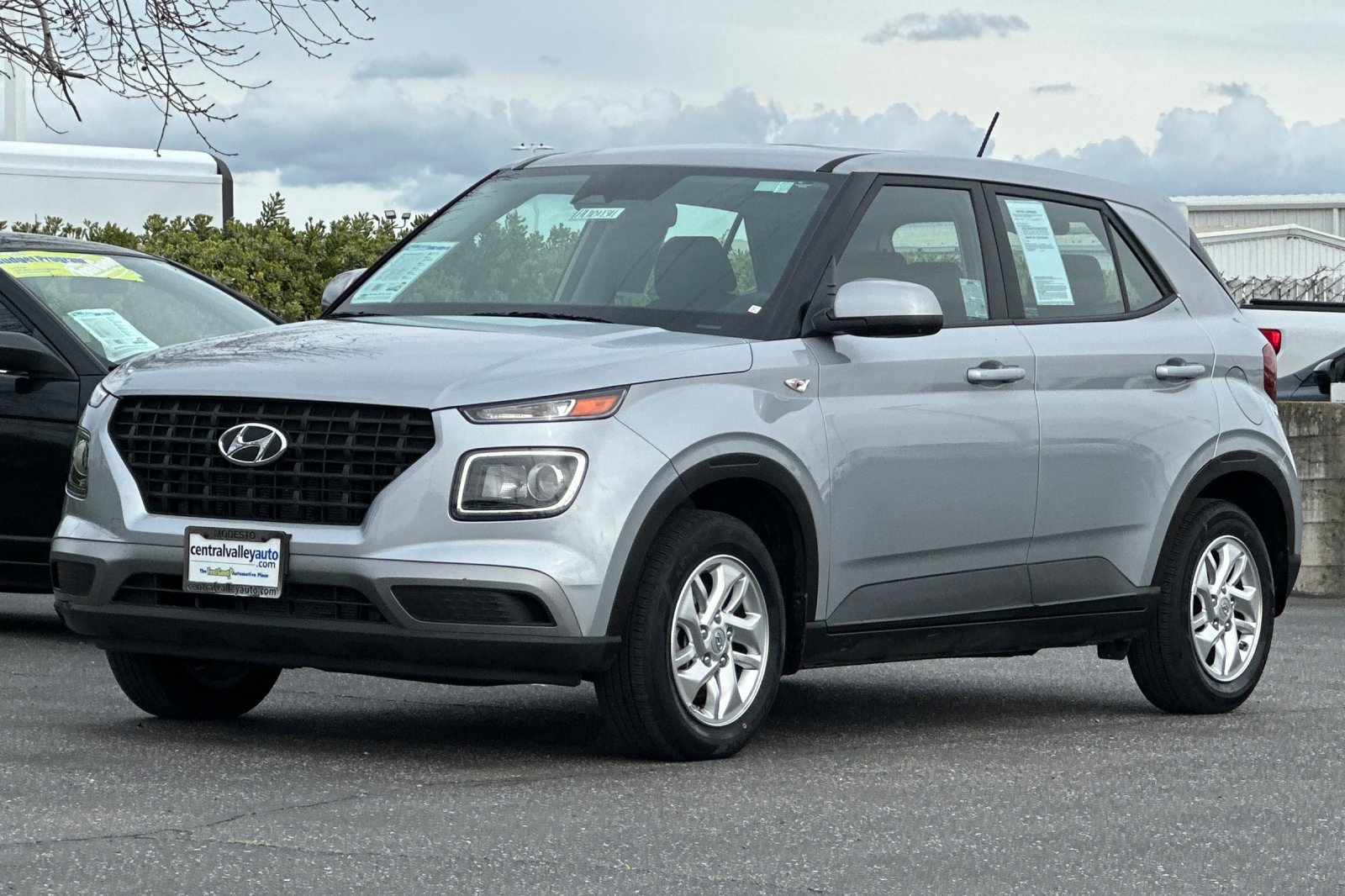 Used 2023 Hyundai Venue SE image 8