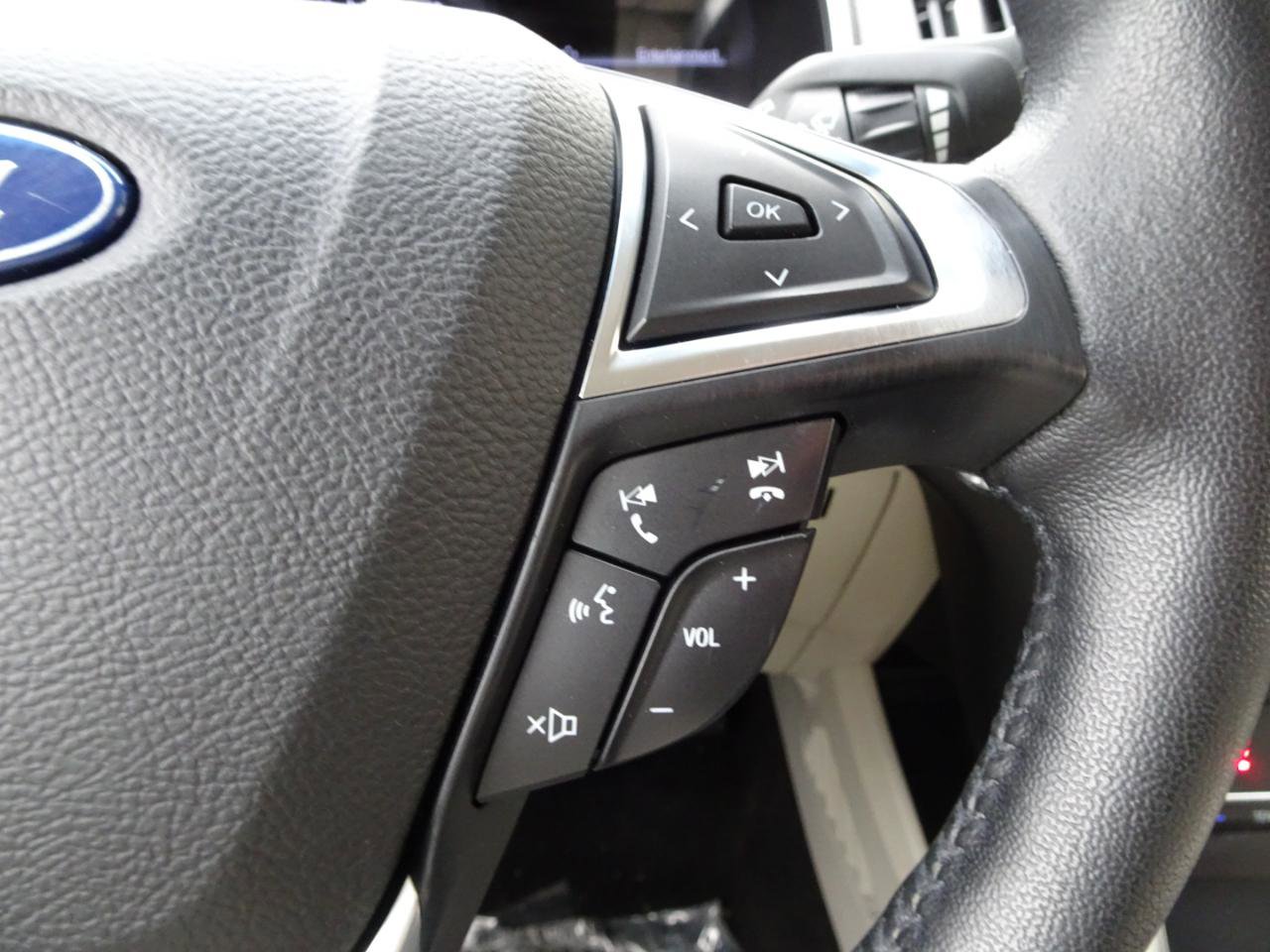 Used 2019 Ford Edge Titanium image 16