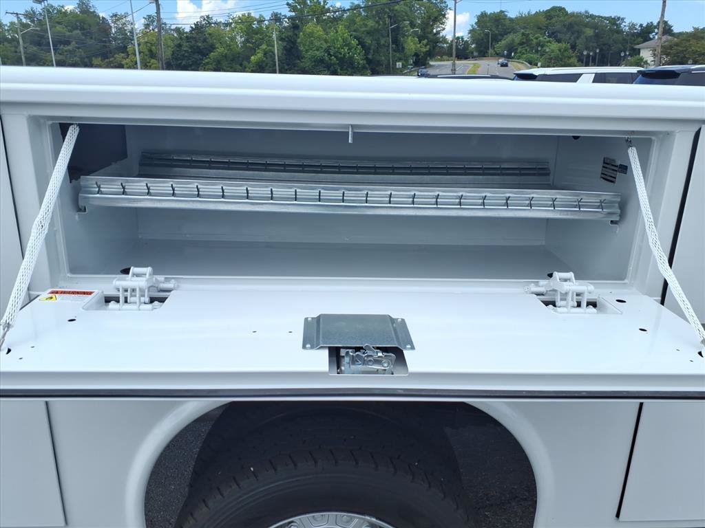 New 2026 RAM 5500 Tradesman w/ Chrome Appearance Group AWD/4WD image 23