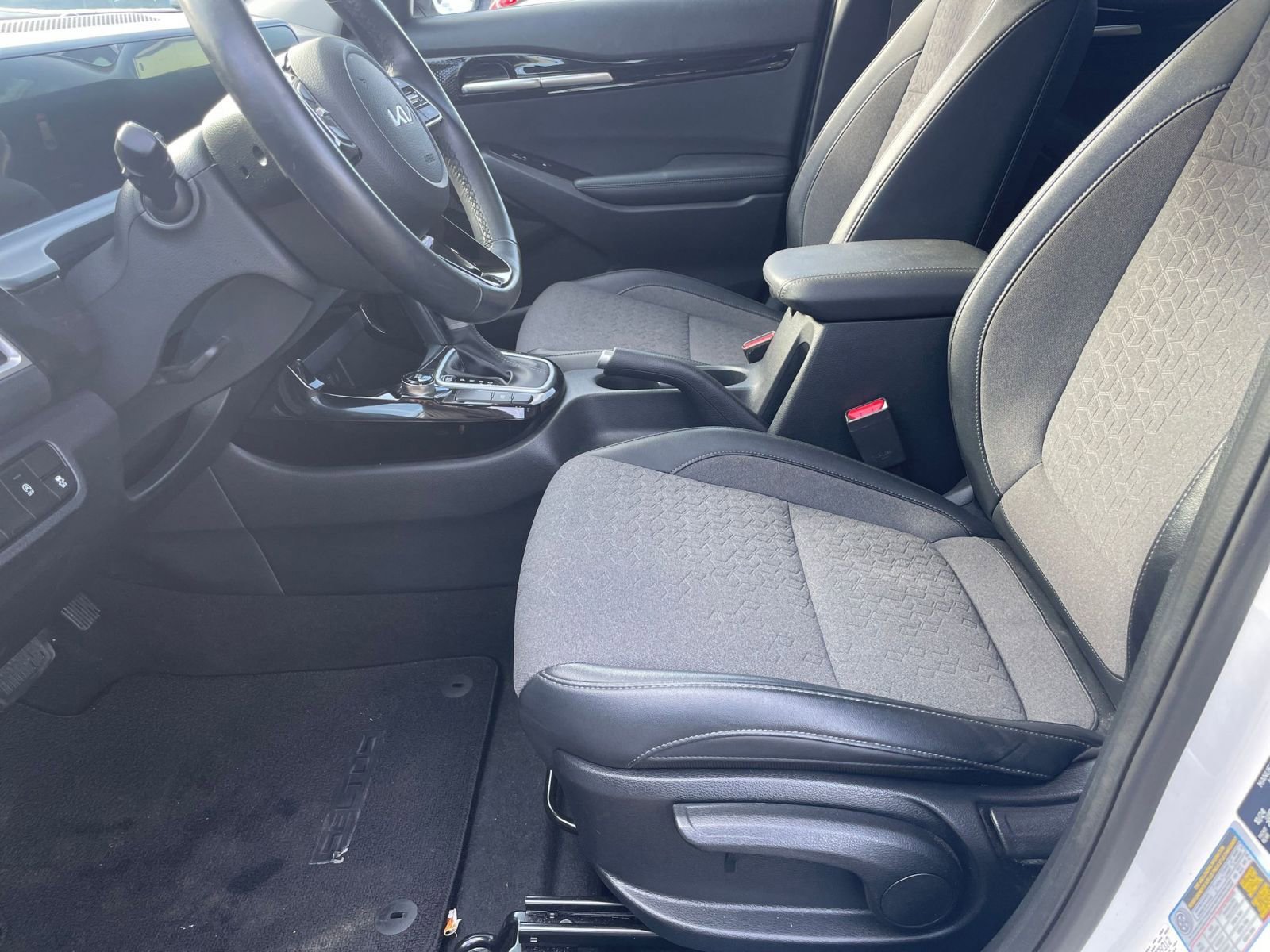 Used 2025 Kia Seltos S FWD image 27