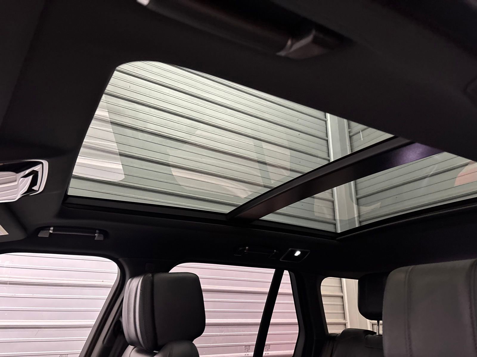 Used 2018 Land Rover Range Rover image 26