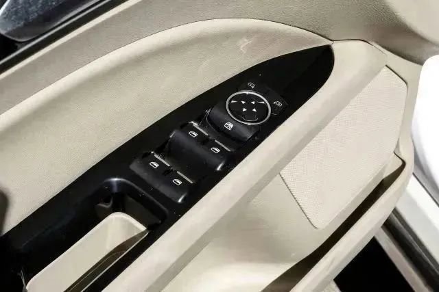 Used 2016 Ford Fusion SE w/ Equipment Group 502A image 50