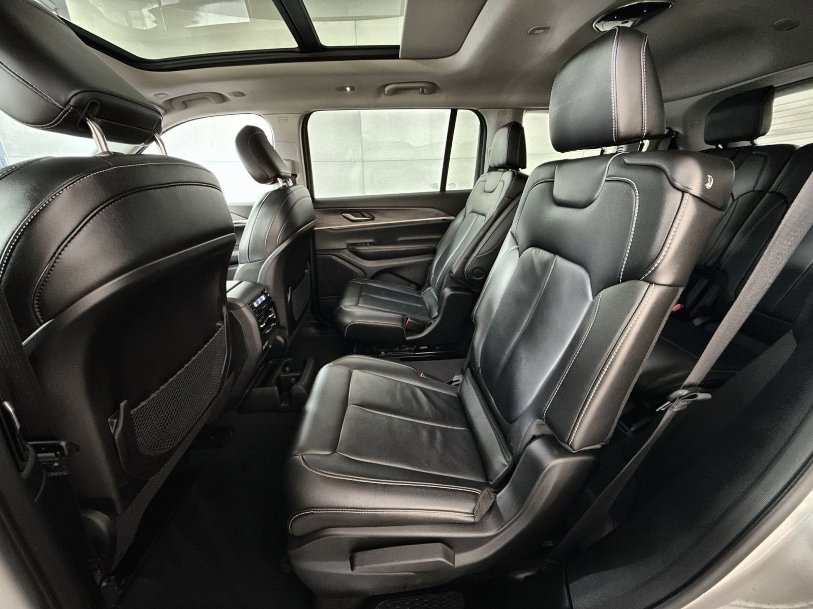 Used 2023 Jeep Grand Cherokee L Limited image 25