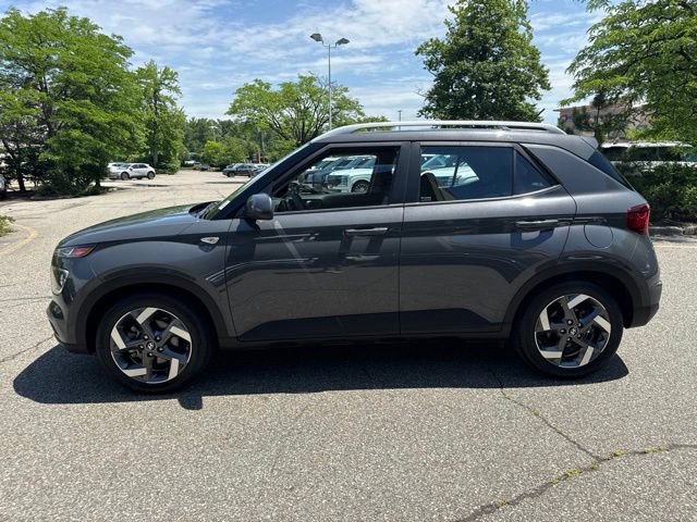 Used 2023 Hyundai Venue SEL FWD image 19