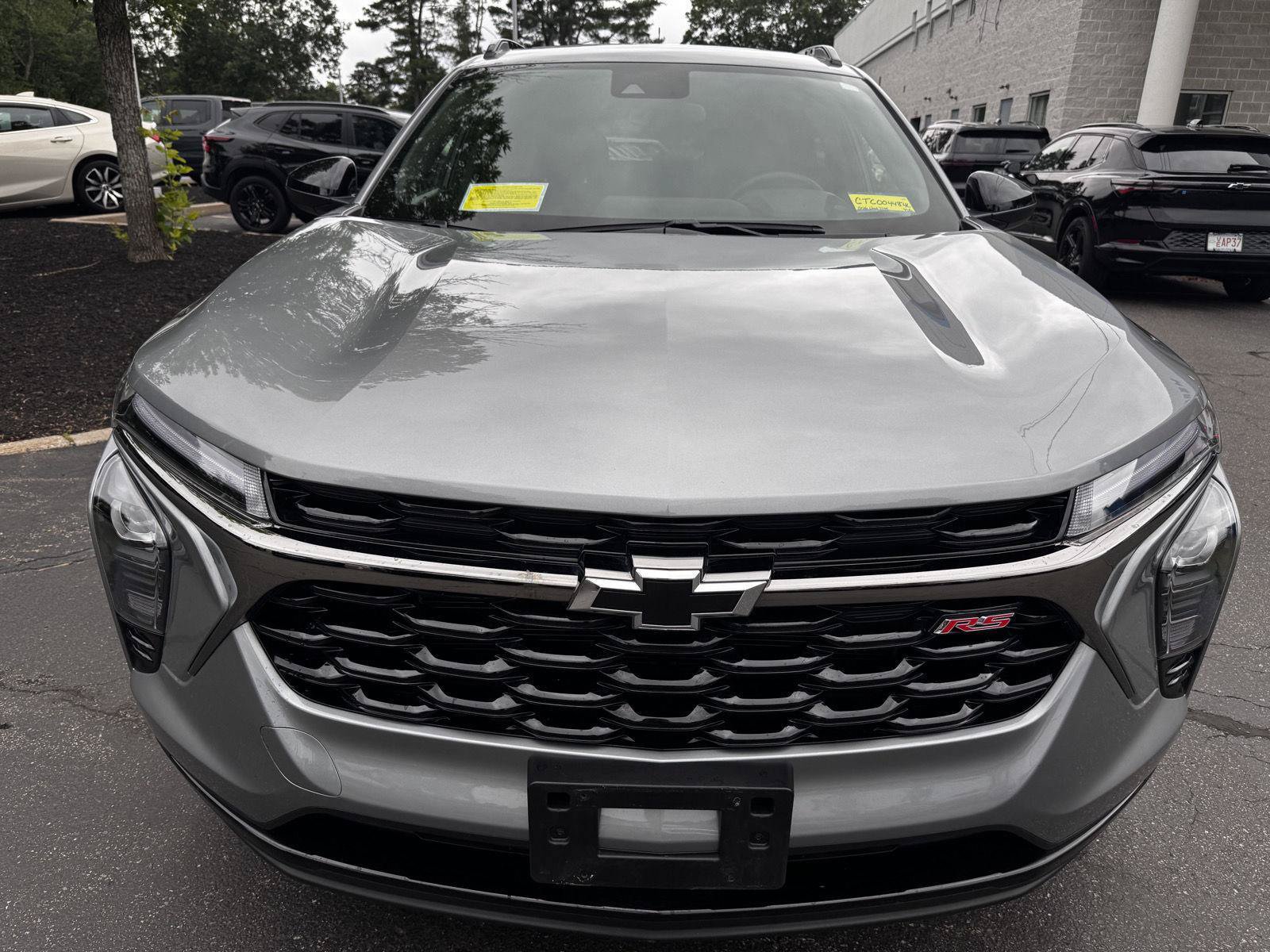 Used 2026 Chevrolet Trax RS w/ Sunroof Package FWD image 2