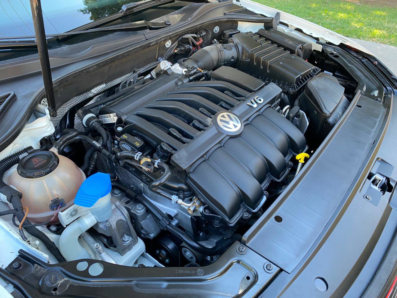 Used 2018 Volkswagen Passat GT FWD image 17