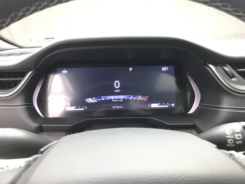 Used 2023 Jeep Grand Cherokee Limited w/ Luxury Tech Group II image 10