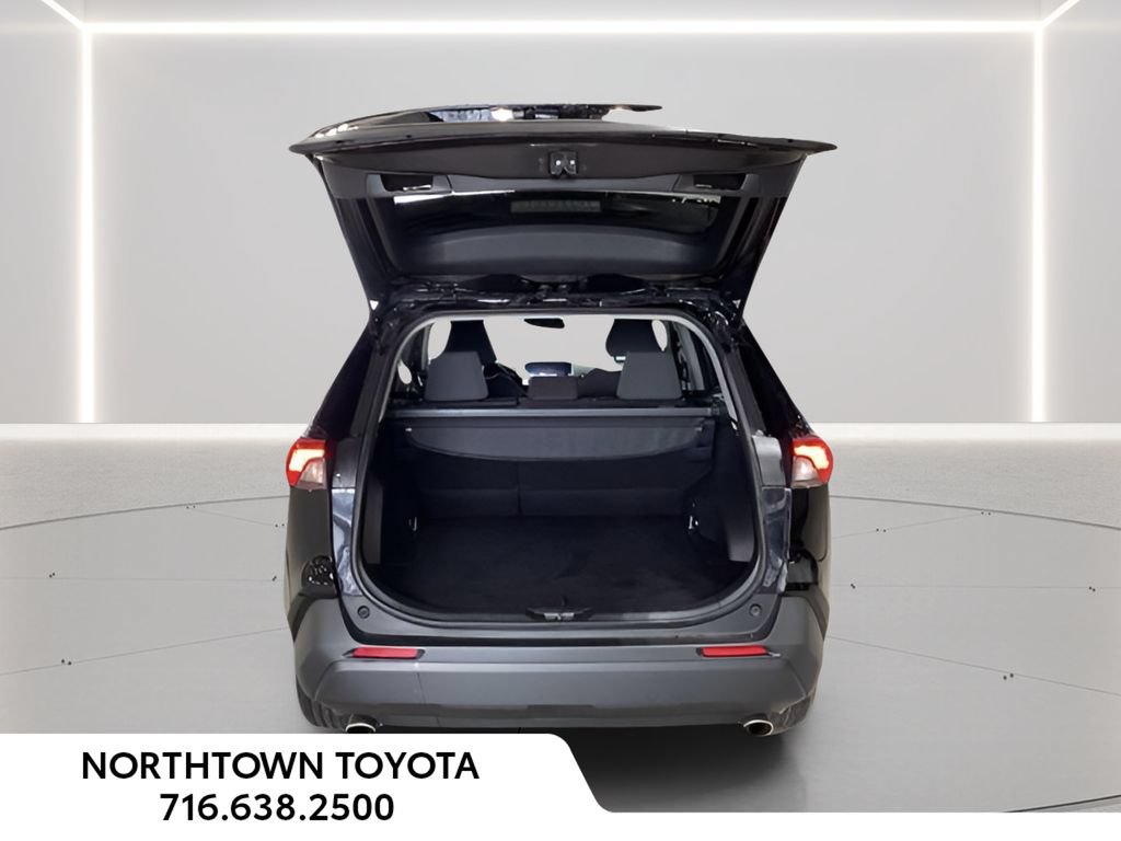 Used 2025 Toyota RAV4 XLE AWD/4WD image 8