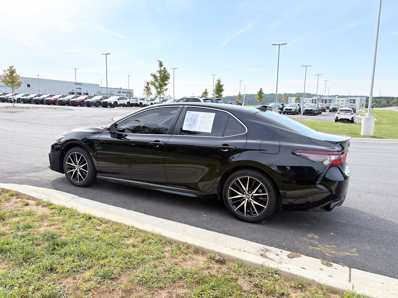 Used 2023 Toyota Camry SE FWD image 5