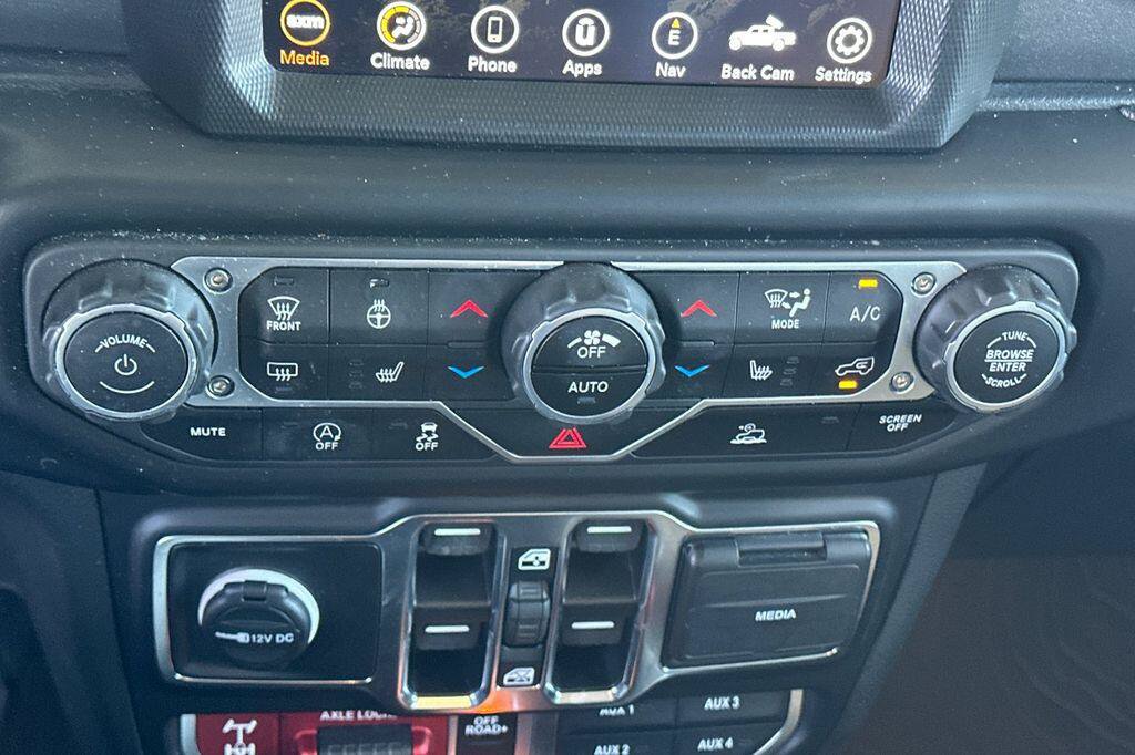 Used 2023 Jeep Gladiator Mojave w/ Cold Weather Group AWD/4WD image 20