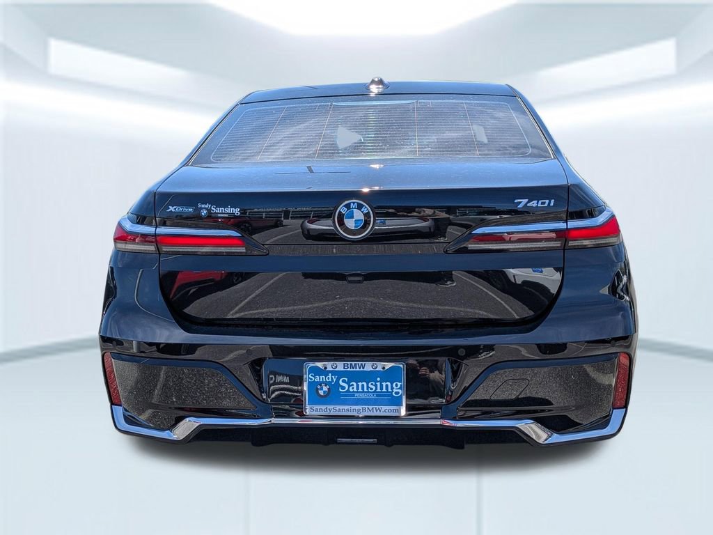 Used 2024 BMW 740i xDrive image 4