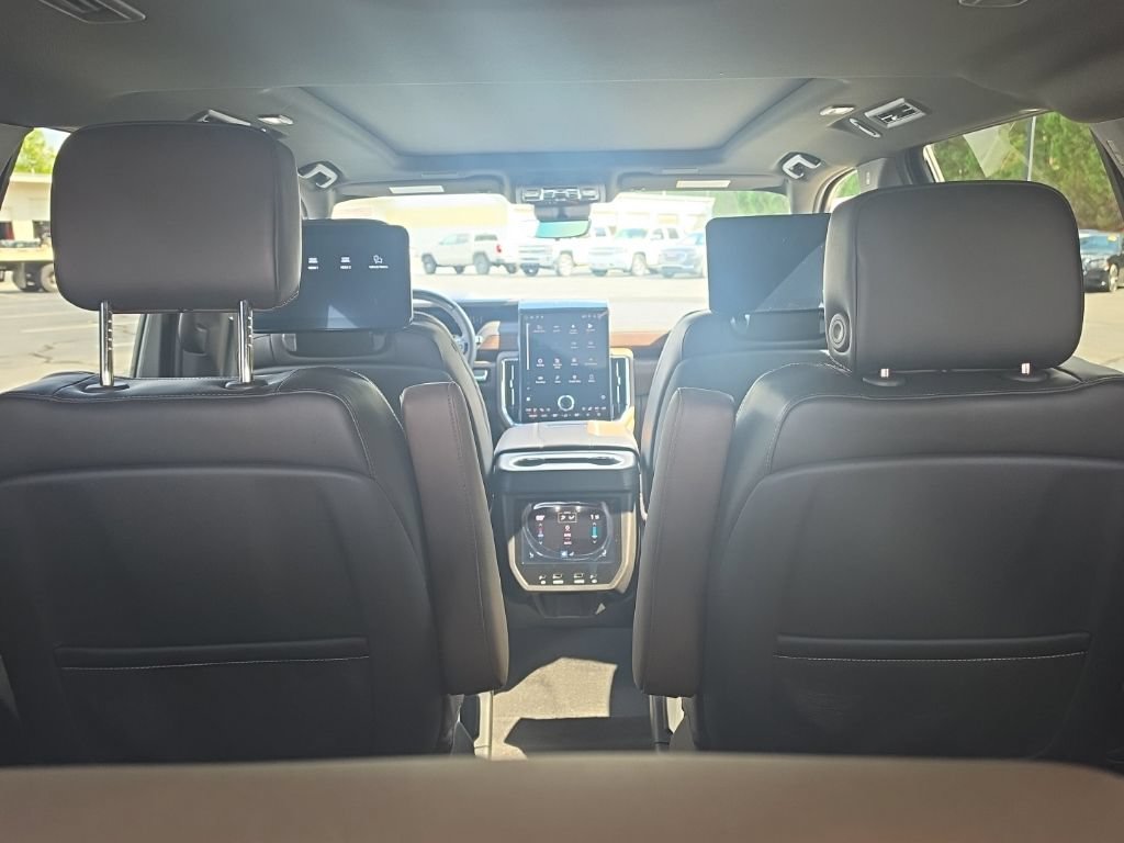New 2026 GMC Yukon Denali Ultimate AWD/4WD image 13