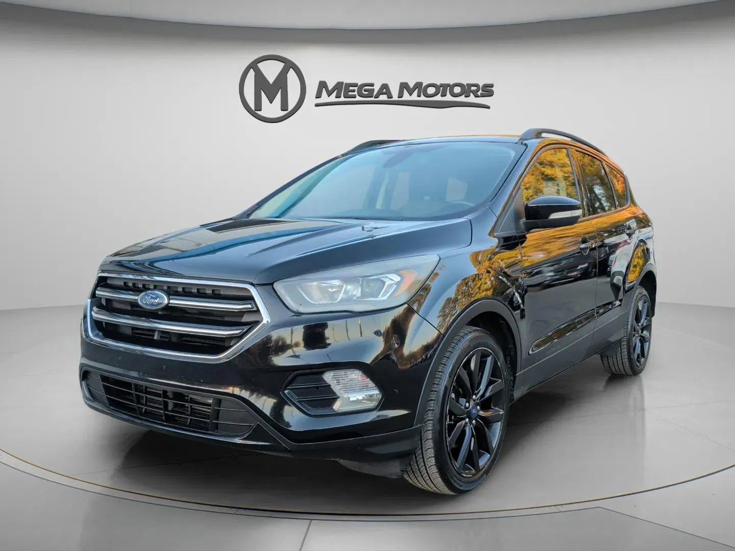 Used 2017 Ford Escape Titanium image 1