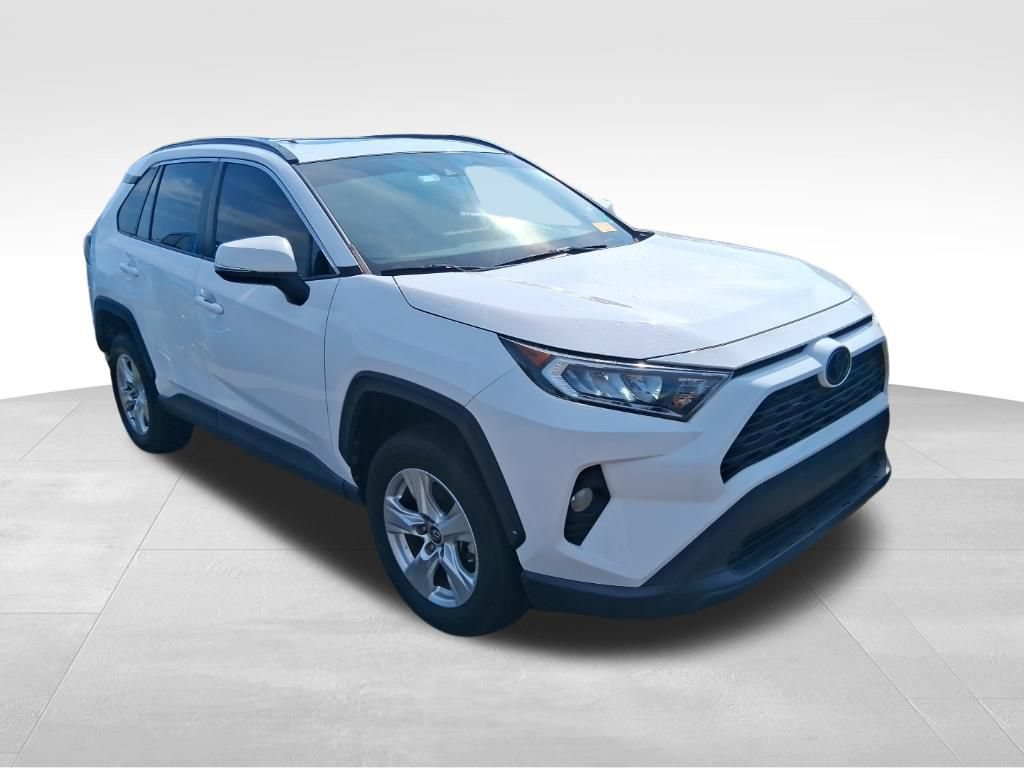 Used 2021 Toyota RAV4 XLE w/ Convenience Package AWD/4WD image 4