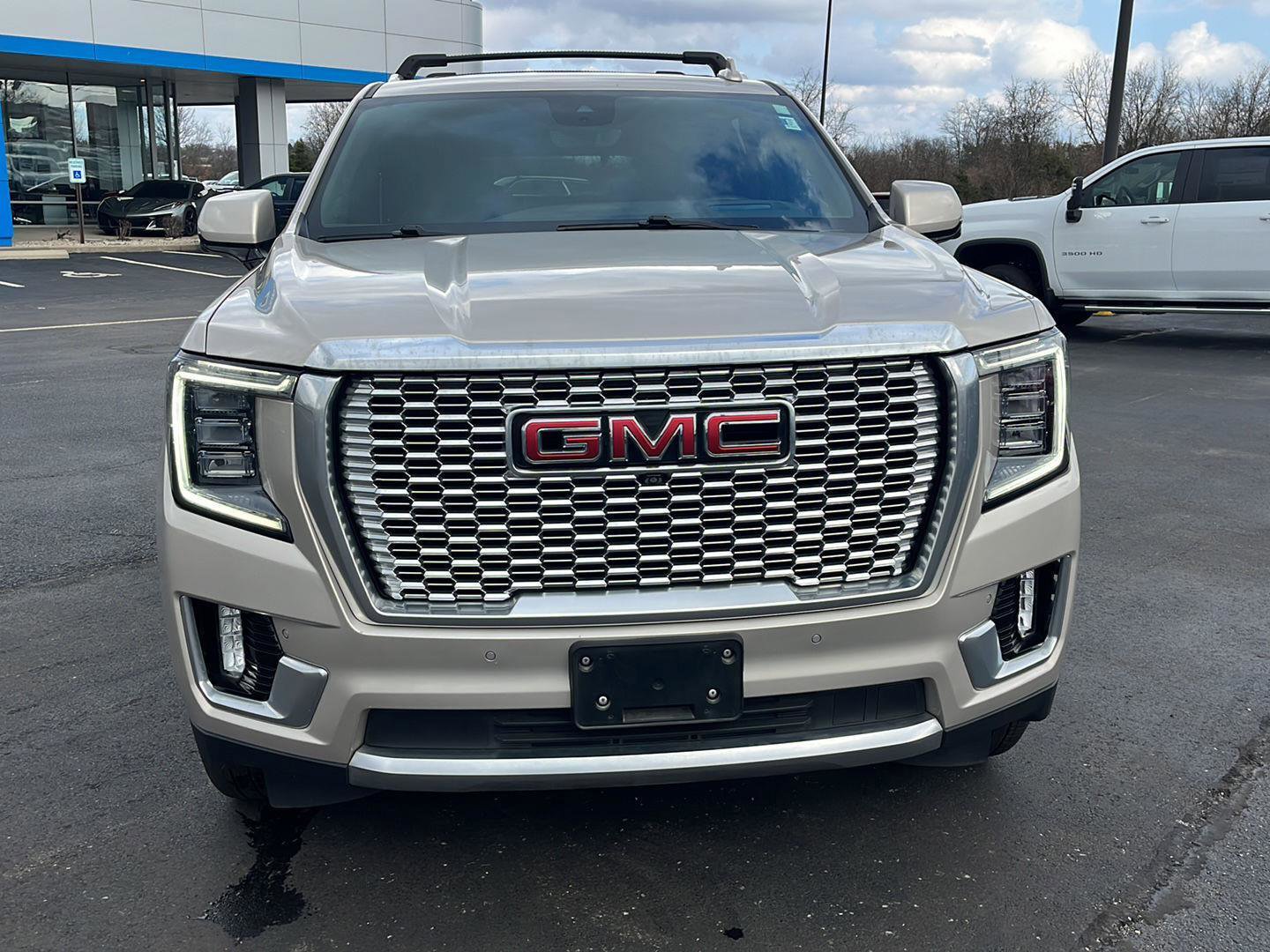 Used 2024 GMC Yukon Denali w/ Advanced Technology Package image 8