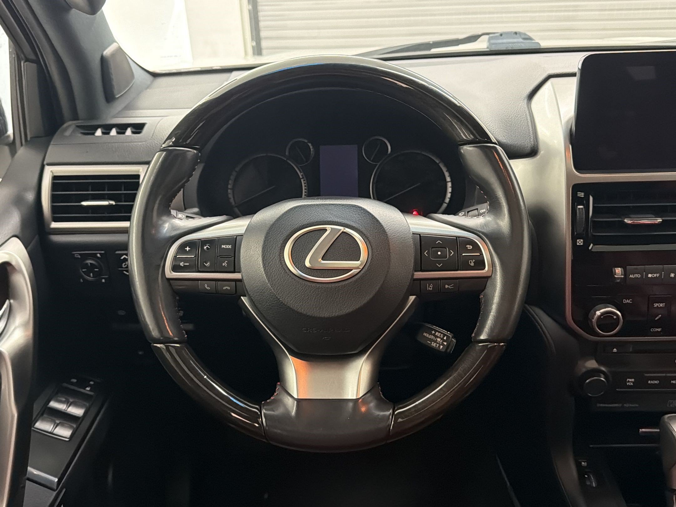 Certified 2023 Lexus GX 460 Luxury w/ Sport Design Package AWD/4WD image 28