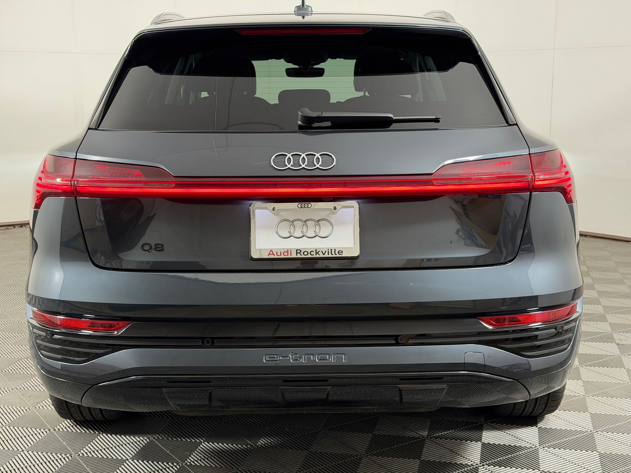 Used 2024 Audi Q8 e-tron Premium Plus w/ Premium Plus Package AWD/4WD image 10