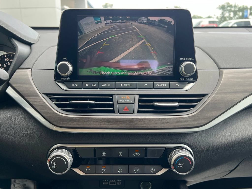Used 2025 Nissan Altima 2.5 SV FWD image 13