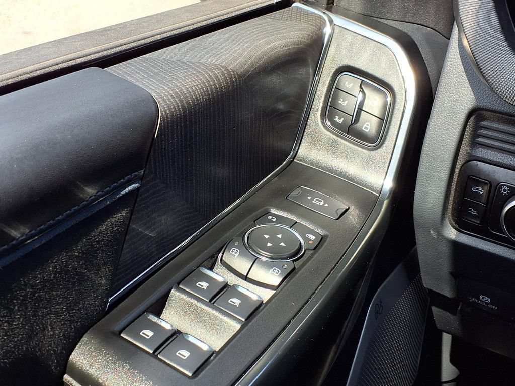 Used 2025 Ford F350 Platinum w/ FX4 Off-Road Package AWD/4WD image 40