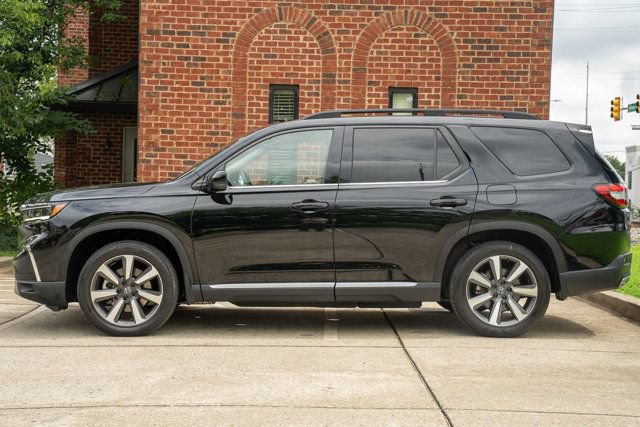Used 2024 Honda Pilot Touring image 8