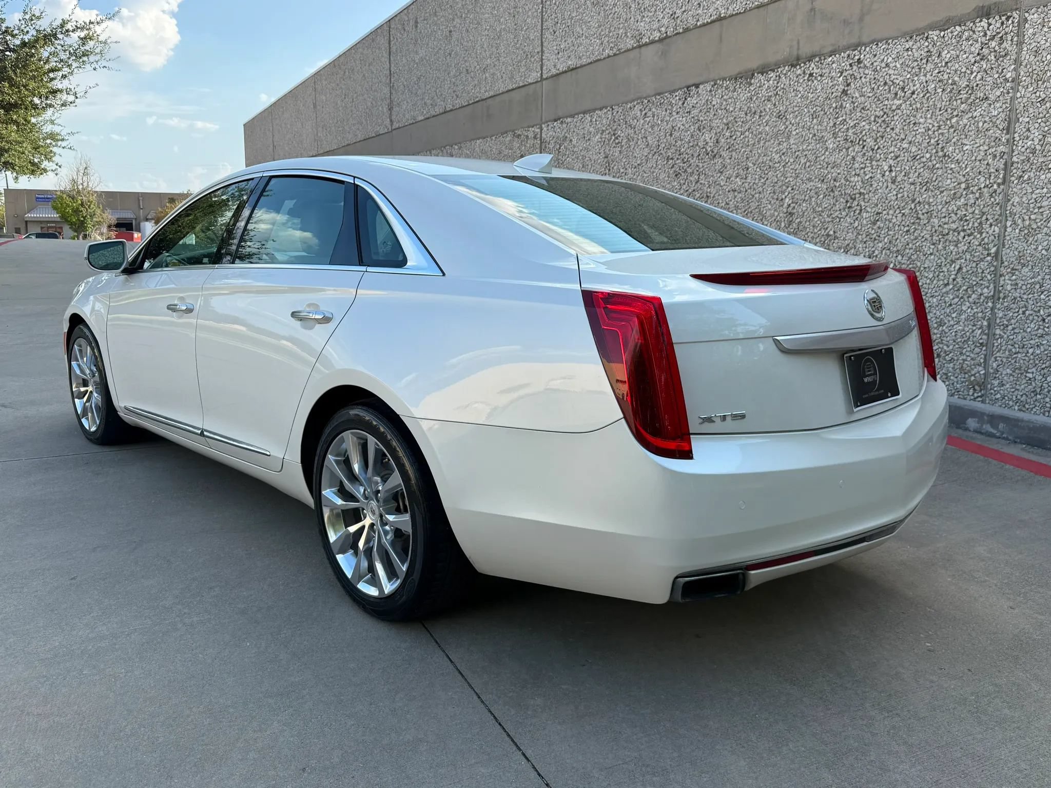 Used 2015 Cadillac XTS Luxury w/ Driver Awareness Package FWD image 4