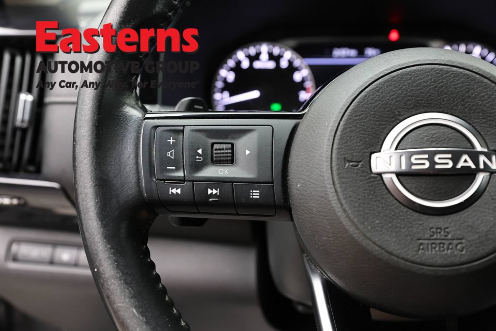 Used 2022 Nissan Pathfinder SV FWD image 15