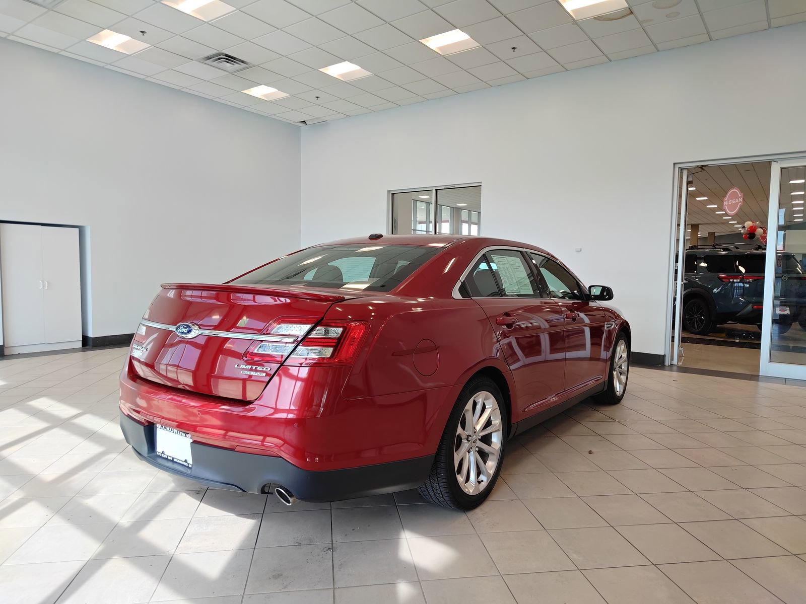 Used 2014 Ford Taurus Limited w/ Equipment Group 301A image 3