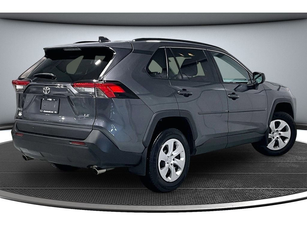 Used 2021 Toyota RAV4 LE image 15