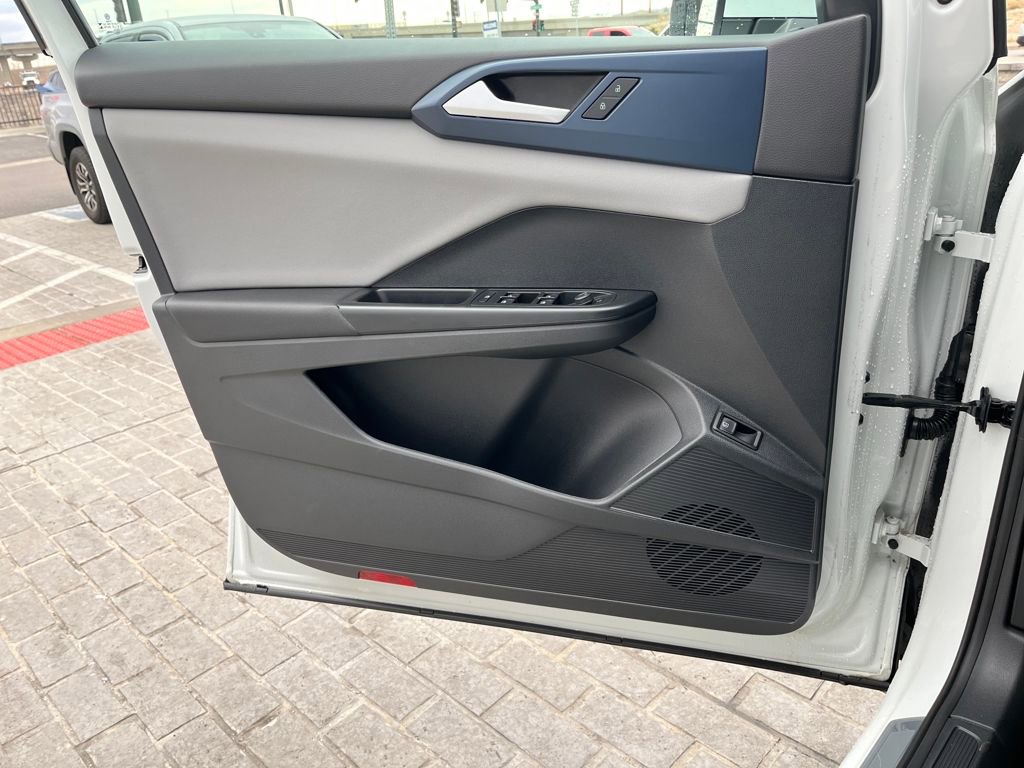 Certified 2023 Volkswagen Taos SE w/ Panoramic Sunroof Package image 21