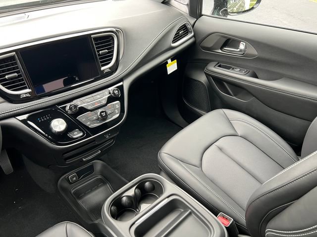 New 2027 Chrysler Pacifica Select AWD/4WD image 30