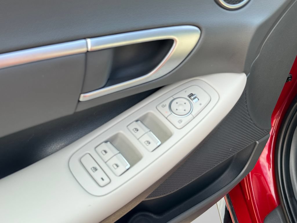 Used 2025 Hyundai Sonata SEL FWD image 17