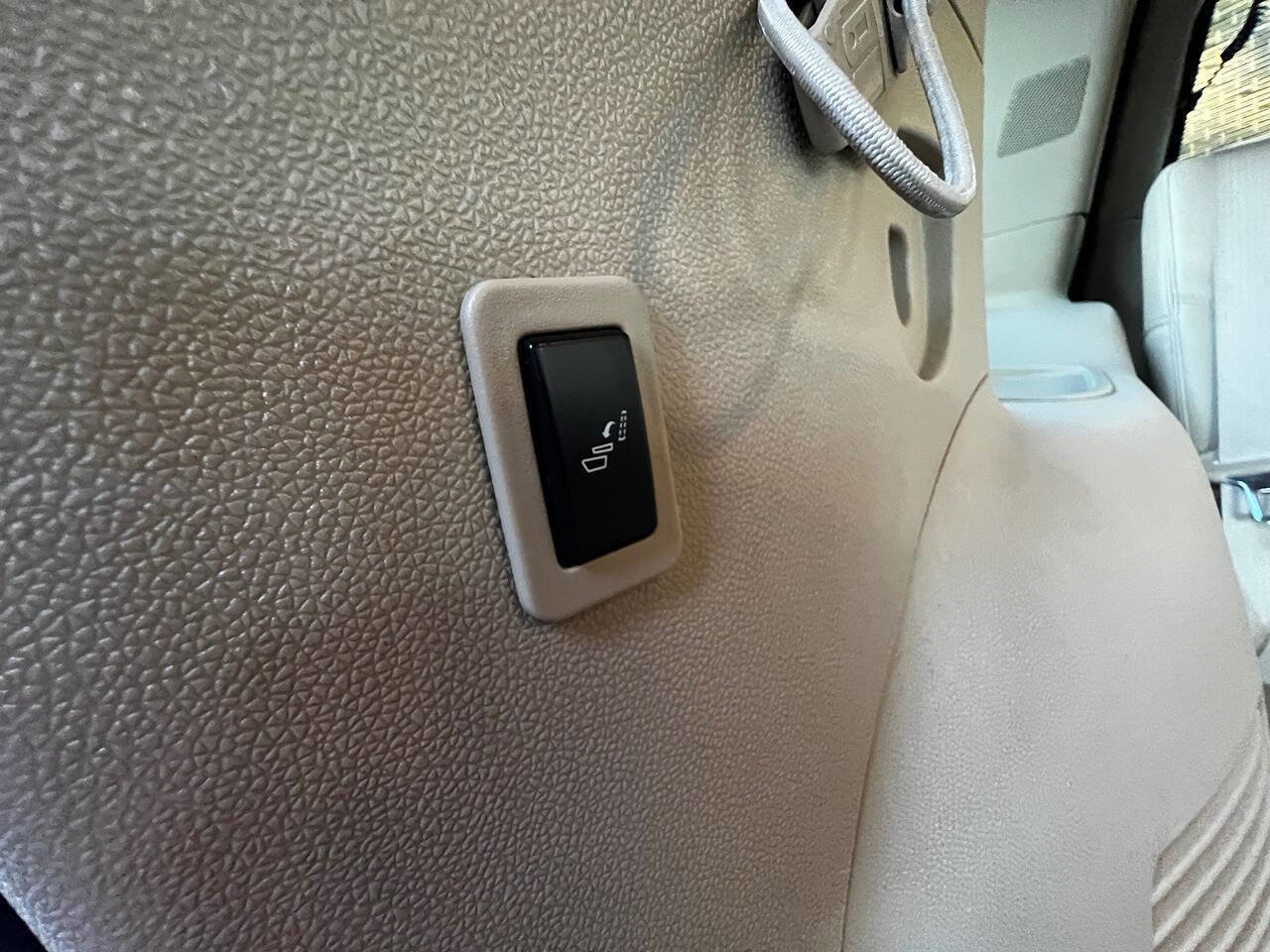 Used 2014 Cadillac Escalade Premium image 19