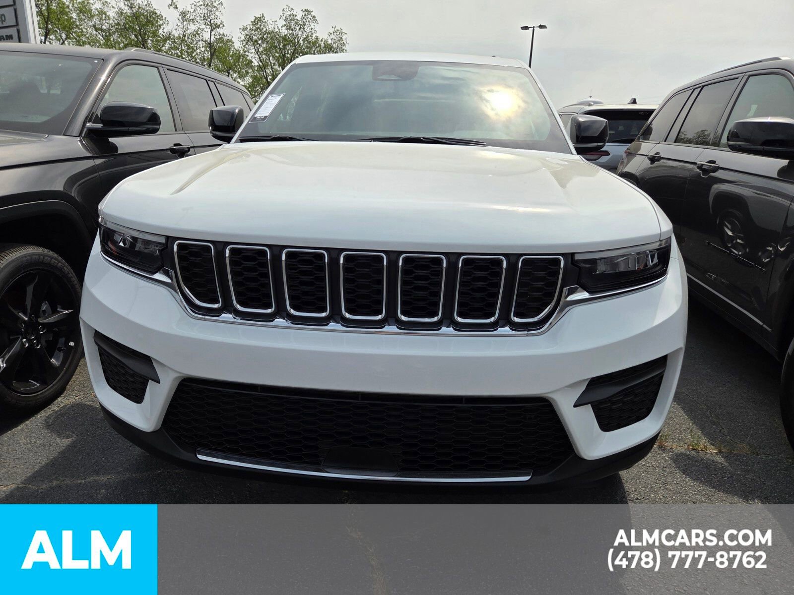 Used 2025 Jeep Grand Cherokee Laredo X w/ Luxury Tech Group I image 21