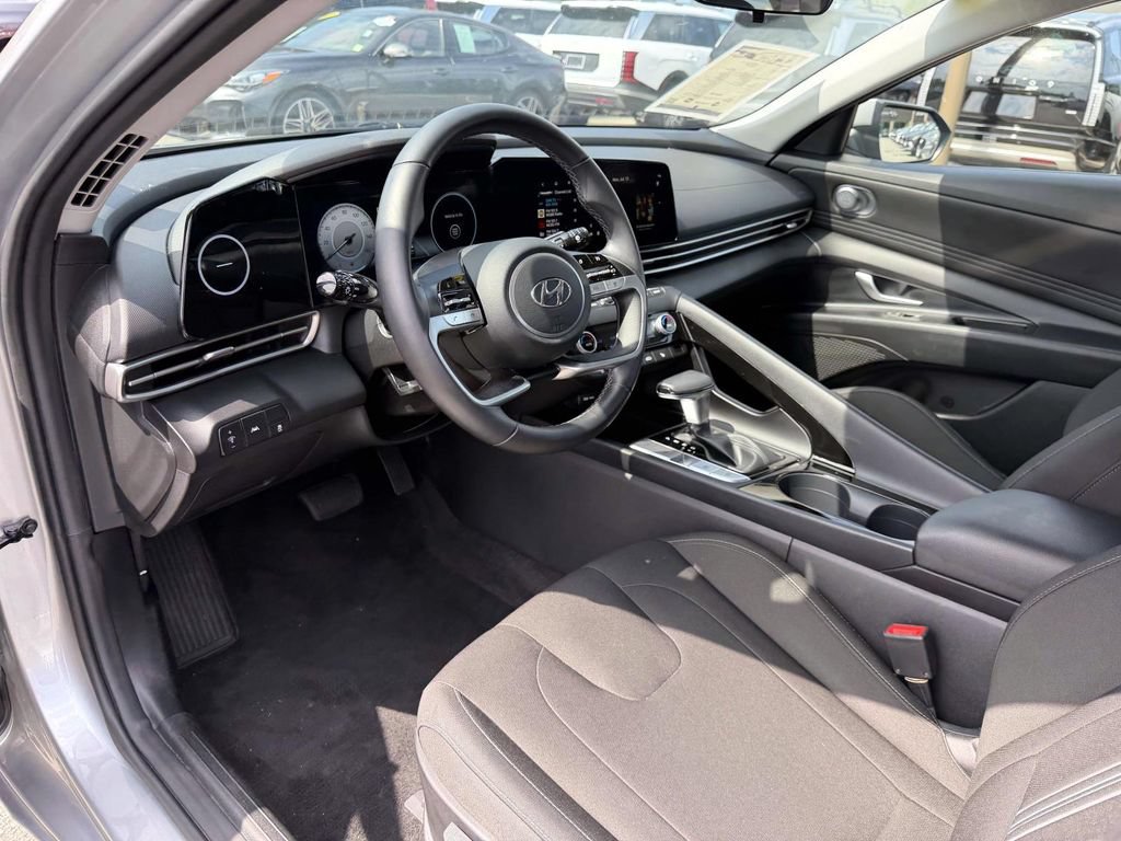 Certified 2023 Hyundai Elantra SEL w/ Convenience Package FWD image 11