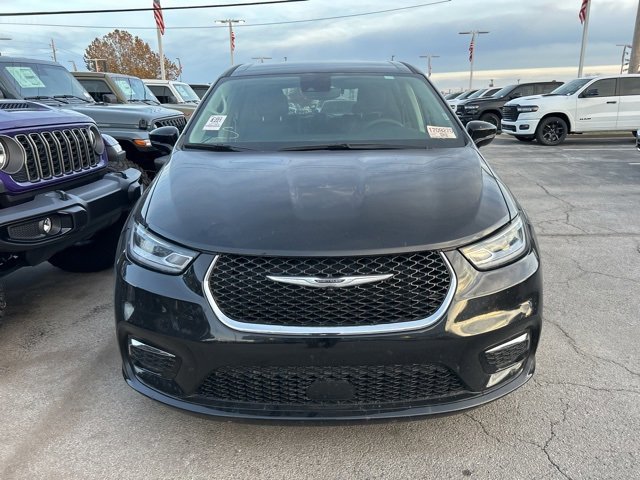 Used 2024 Chrysler Pacifica Touring-L image 5