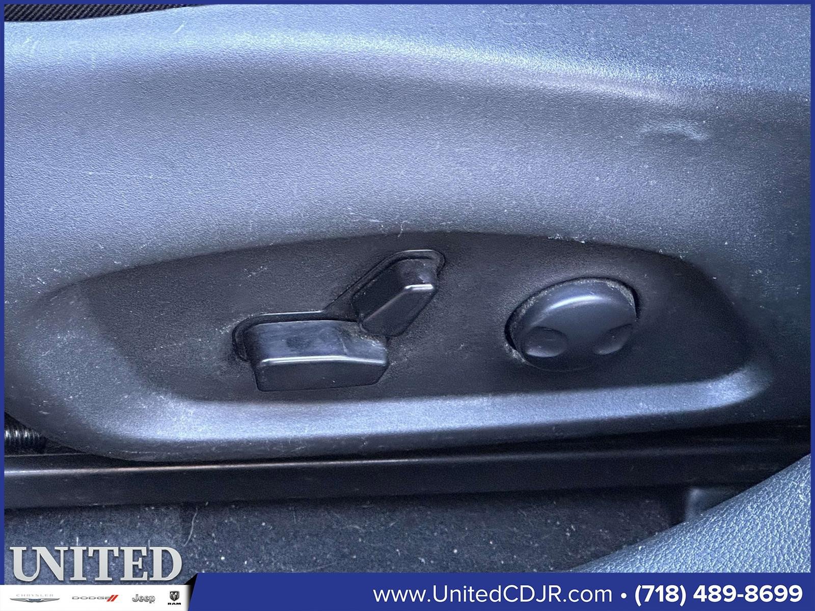 Used 2023 Jeep Compass Latitude w/ Sun and Sound Group image 15