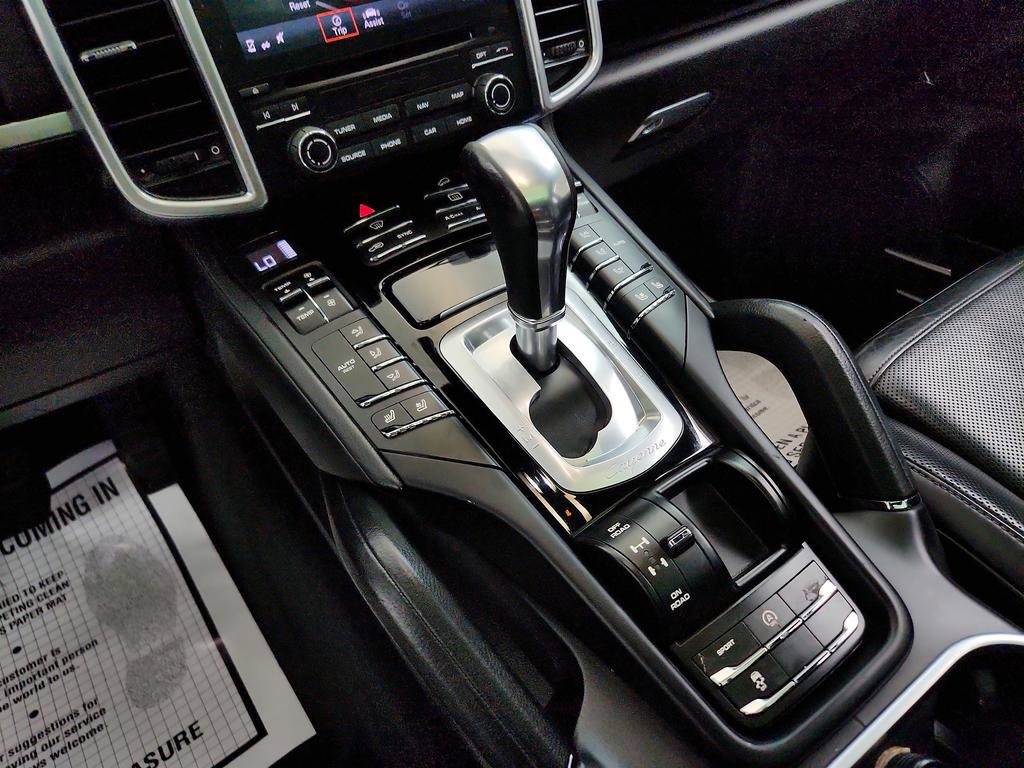 Used 2017 Porsche Cayenne Platinum Edition image 19