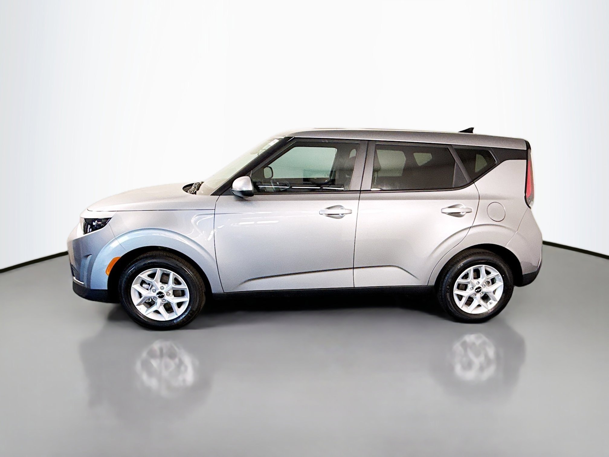 Used 2025 Kia Soul LX w/ LX Technology Package image 6