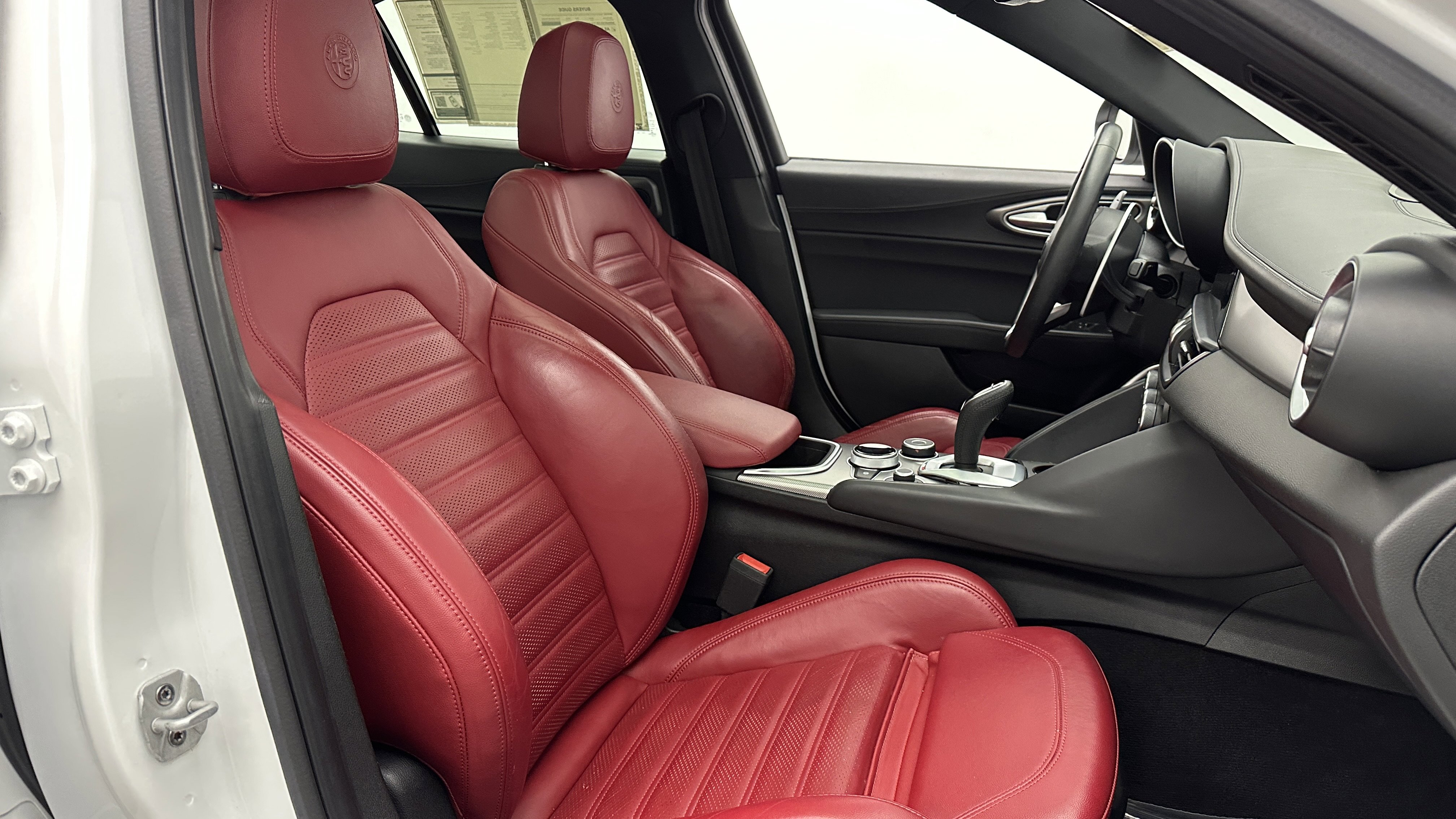 Used 2022 Alfa Romeo Giulia Veloce image 35