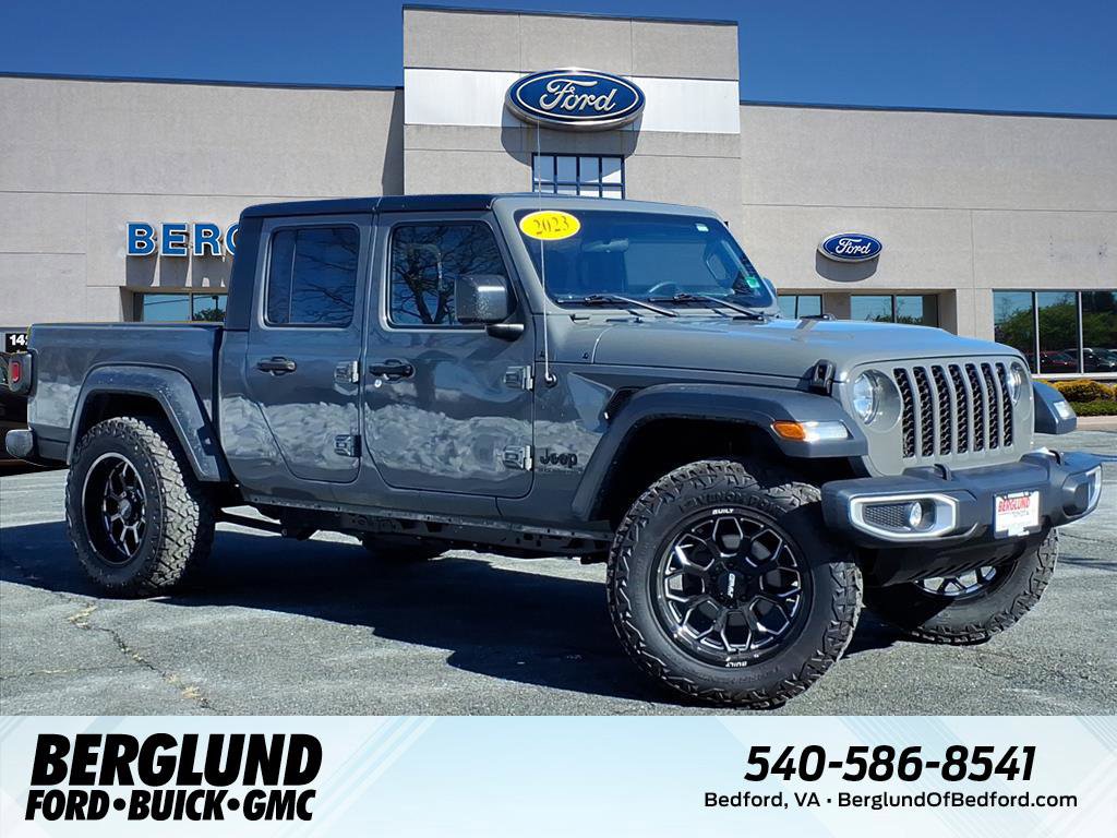 Used 2023 Jeep Gladiator Sport image 1