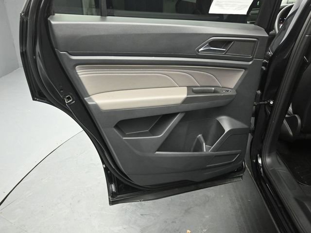 Used 2022 Volkswagen Atlas Cross Sport SE w/ Black Wheel Package image 22