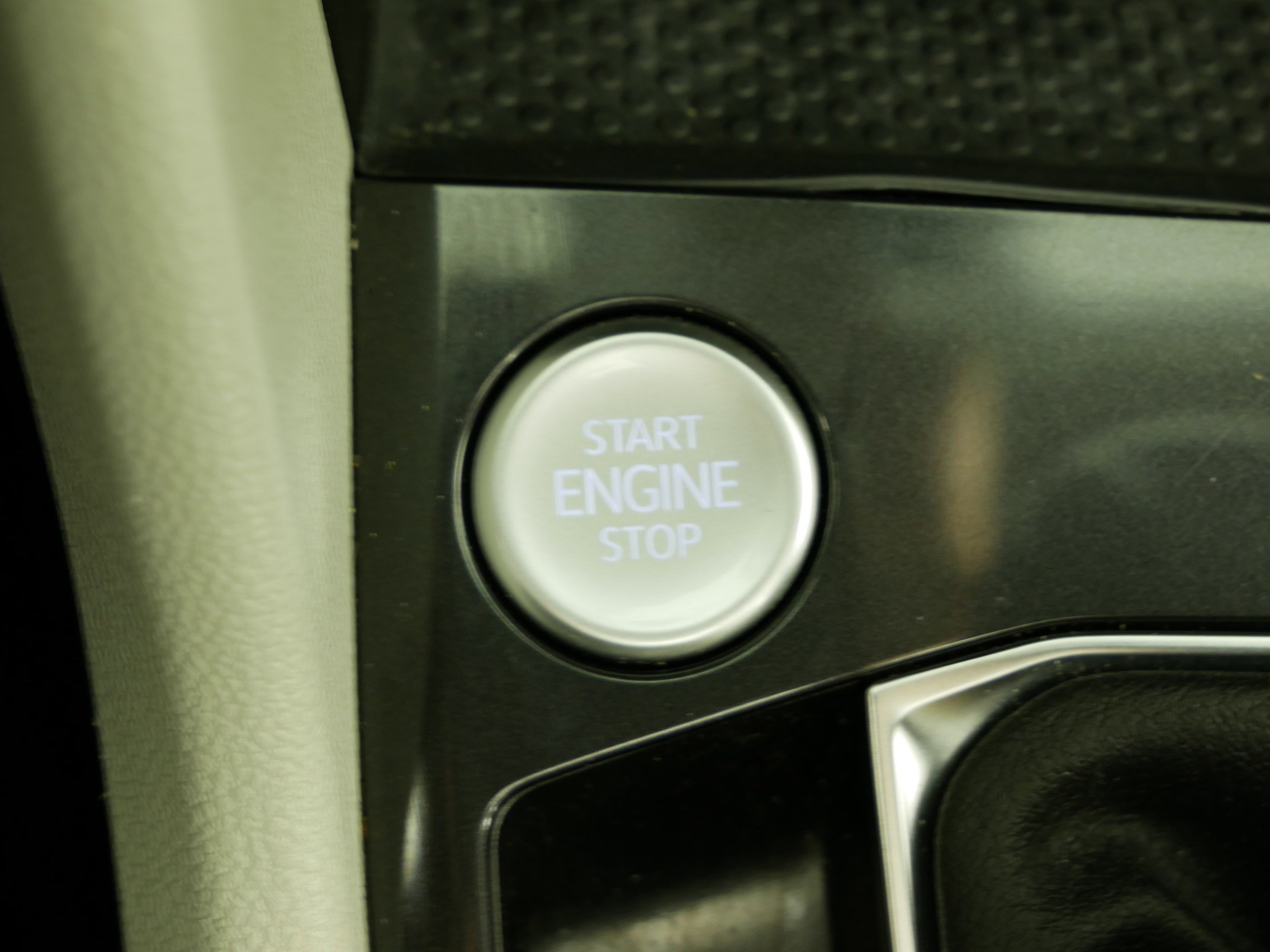 Certified 2022 Volkswagen Tiguan SE w/ Panoramic Sunroof Package image 20