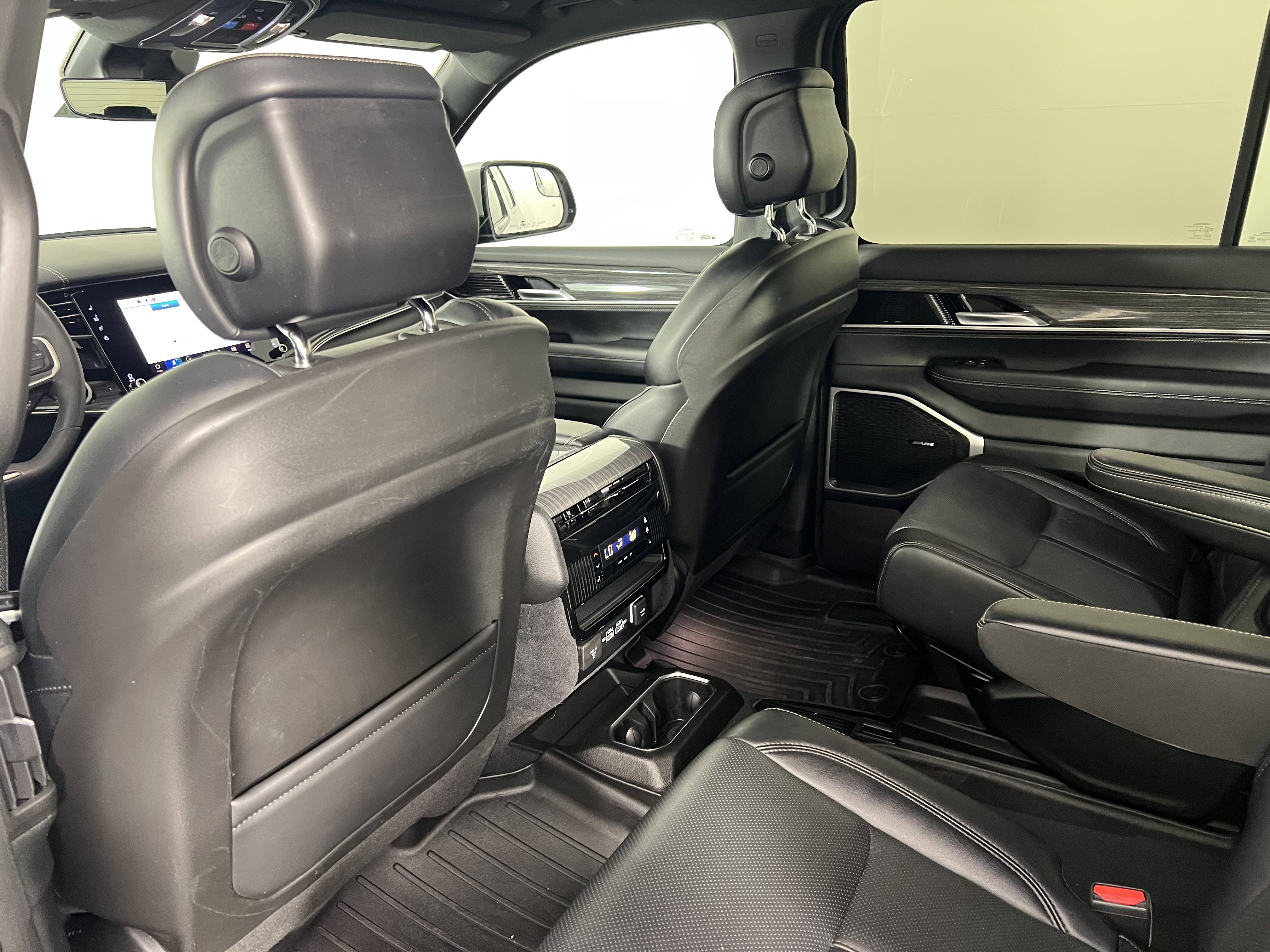 Used 2022 Jeep Wagoneer Series III w/ Flexible Seating Group AWD/4WD image 20