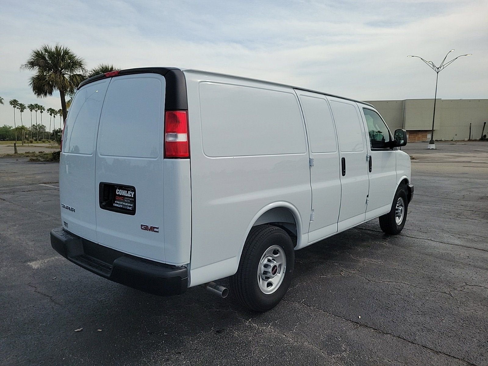 New 2025 GMC Savana 2500 w/ Driver Convenience Package RWD image 4