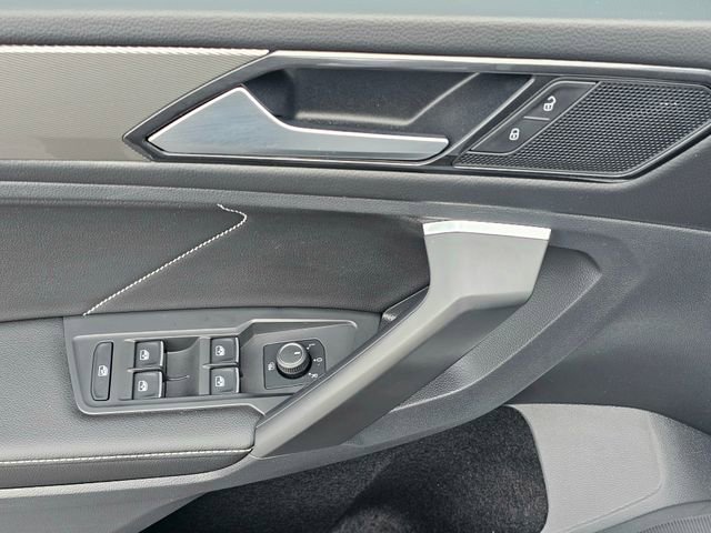 Used 2022 Volkswagen Tiguan SE image 22