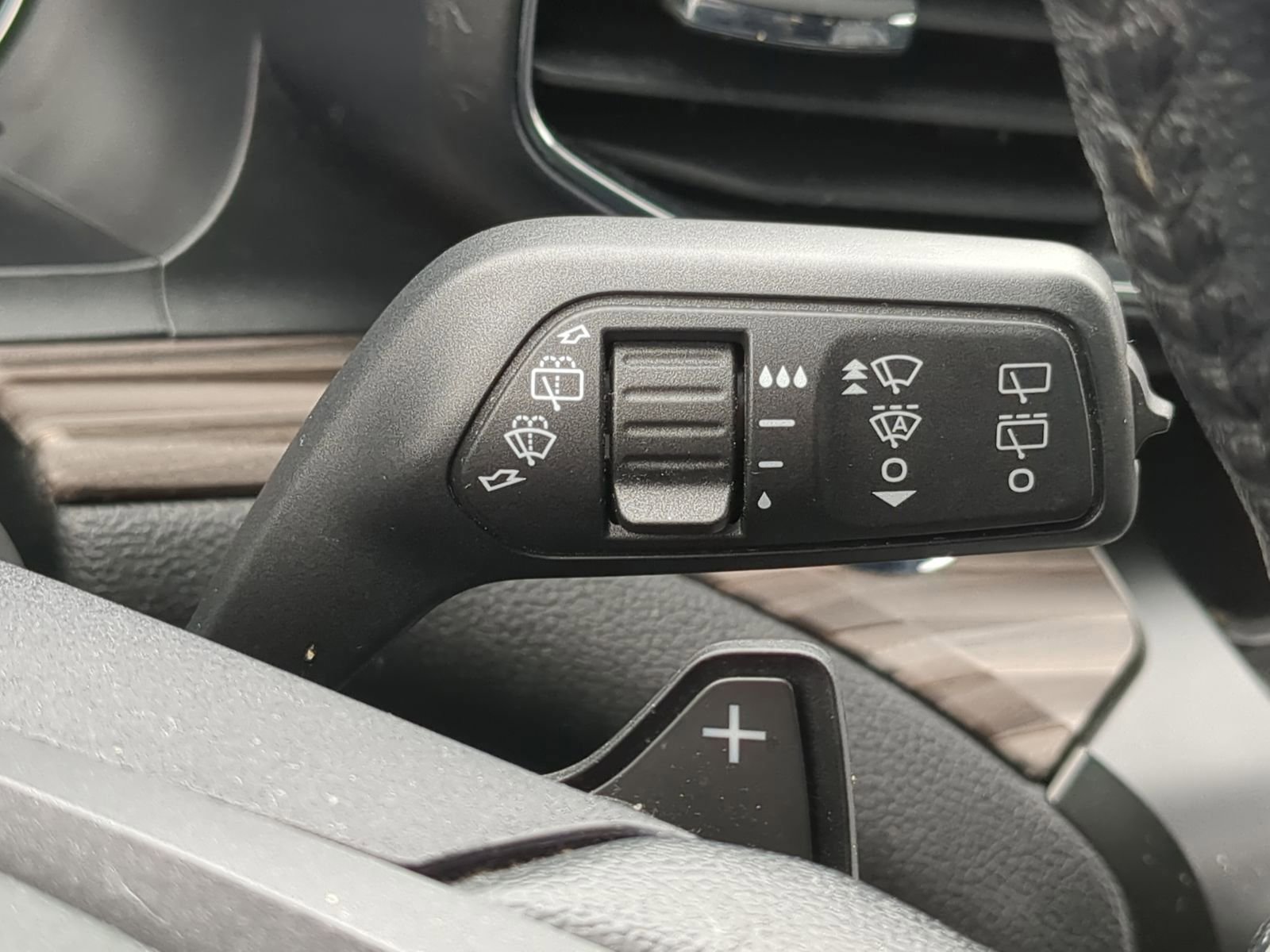 Used 2020 Ford Explorer Limited image 29